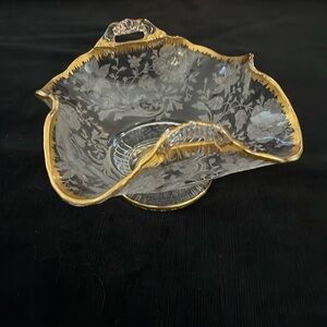 Vintage Cambridge Glass Wildflower Gadroon basket